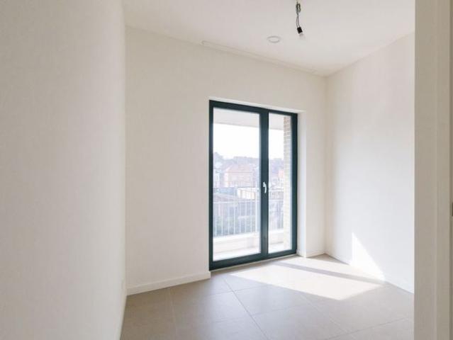 Appartement te huur in Schaarbeek voor € 1.850 met 4 slaapkamers