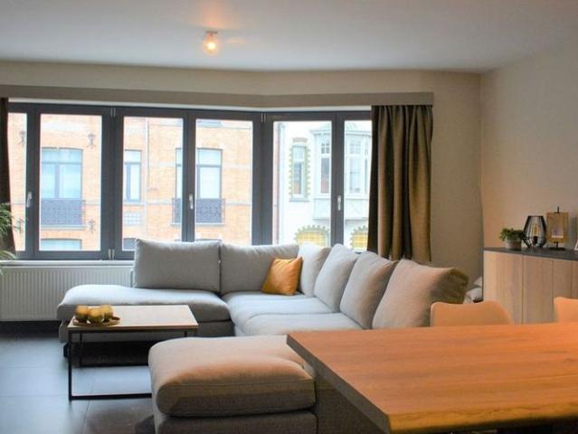 Appartement te huur in Sint Andries voor € 850 met 2 slaapkamers