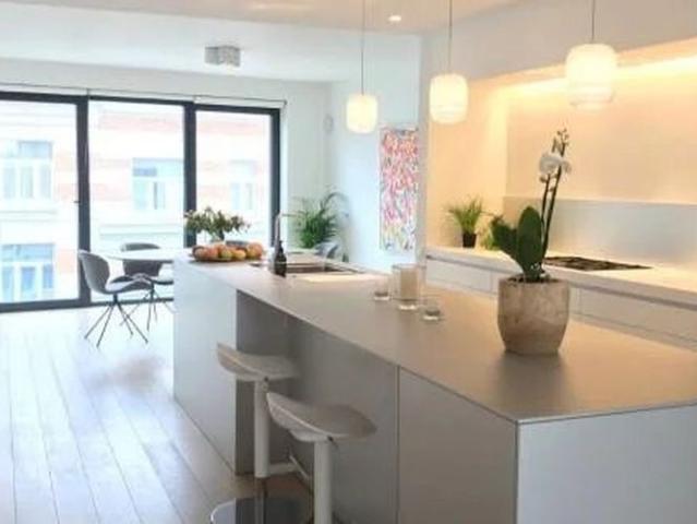 Appartement te huur in Sint Pieters Woluwe voor € 3.050 met 2 slaapkamers