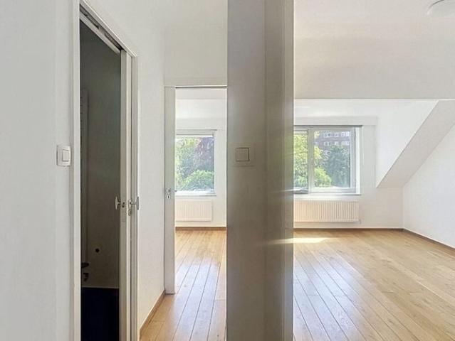 Appartement te huur in Ukkel voor € 1.100 met 1 slaapkamer