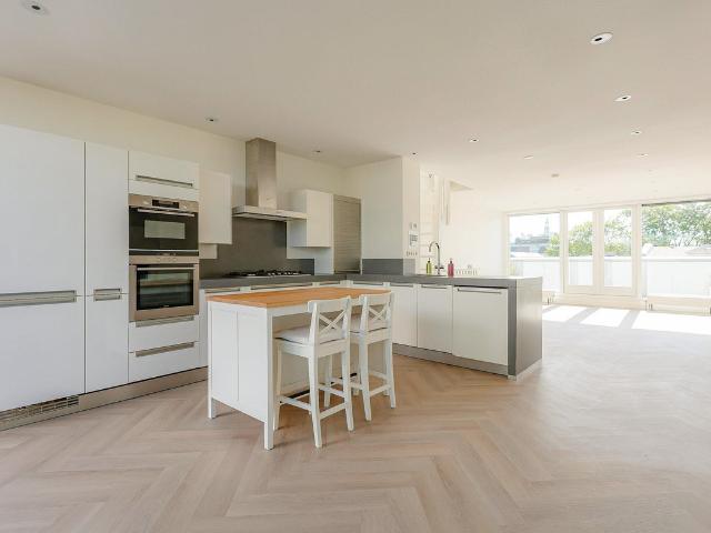 Appartement te huur Van Oldenbarneveldtstraat 54 H in Amsterdam voor € 4.000