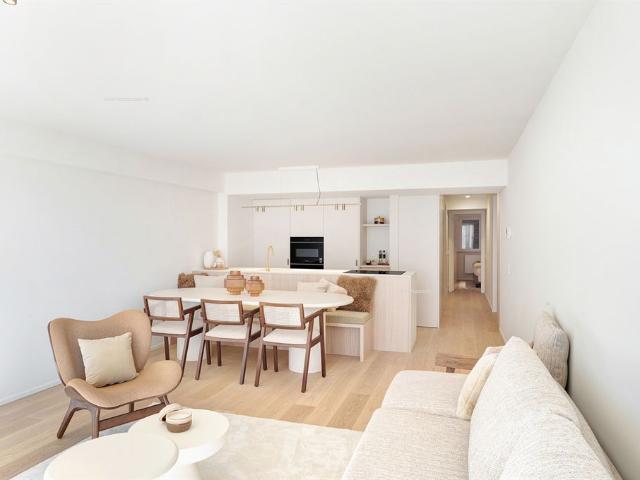 Prachtig gerenoveerd appartement met zijdelings zeezicht in Duinbergen