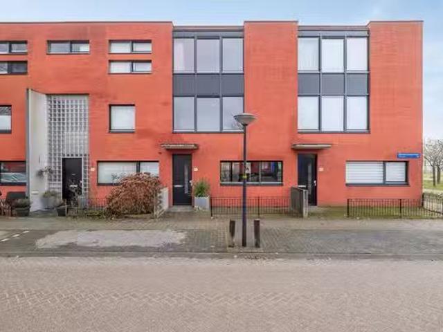Appartement te koop Guadeloupestraat 103 in Almere voor € 465.