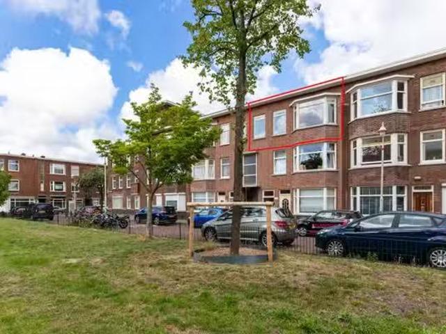 Appartement te koop Goeverneurlaan 105 in Den Haag voor € 275.