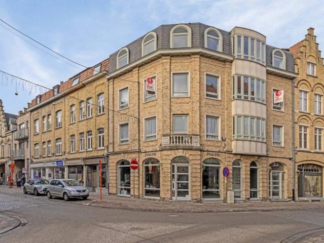 Appartement te koop in Ieper met twee slaapkamers en terras