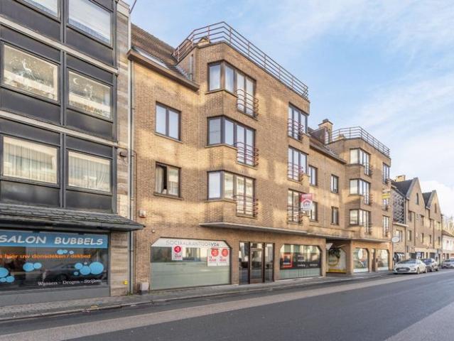 Appartement te koop in Waregem met groot terras