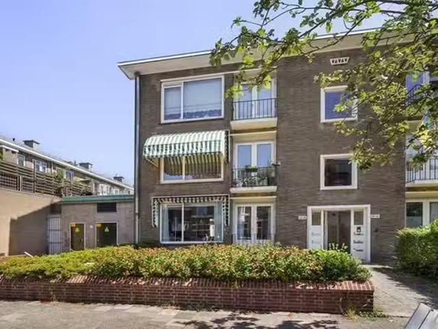 Appartement te koop Louise Henriëttestraat 20 in Den Haag voor.
