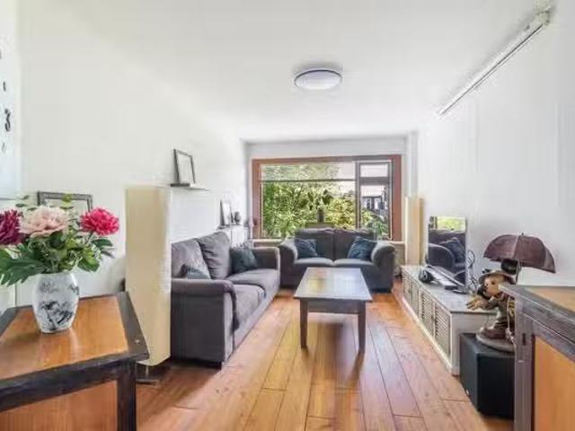 Appartement te koop Piet Paaltjensstraat 18 in Den Haag voor €.