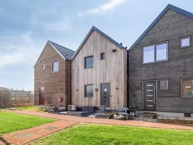 Appartement te koop Pieter van Damstraat 42 F in Almere voor €.