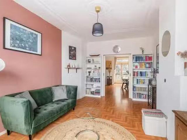 Appartement te koop Schaarsbergenstraat 80 in Den Haag voor €.