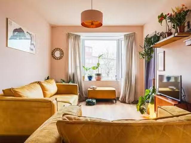 Appartement te koop Vlierboomstraat 356 in Den Haag voor € 450.
