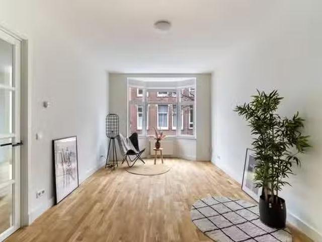 Appartement te koop Zuiderparklaan 386 in Den Haag voor € 350.