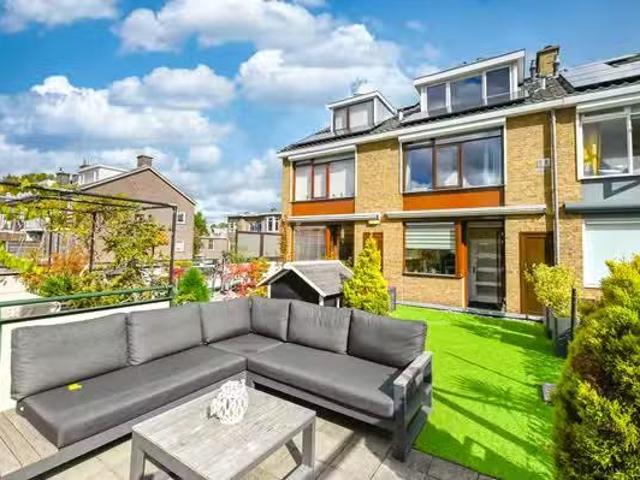 Appartement te koop Zilvermeeuwlaan 2 in Den Haag voor € 425.000