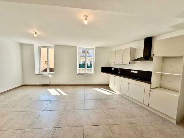Appartement Thoissey 4 pièce s 83.6 m2 + 2 place de stationnement