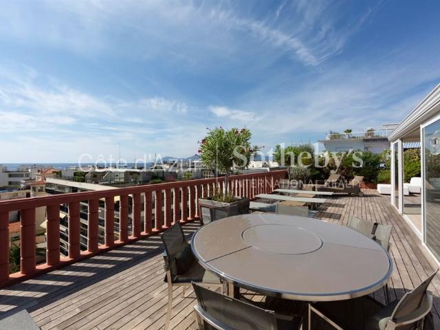Appartement toit terrasse 5 pièces à vendre à Palm Beach Can. 187m² Cannes