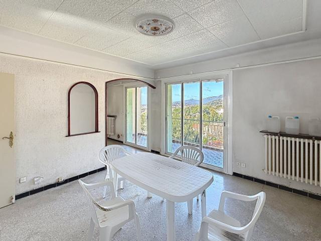 Appartement Toulon de 5 pièces de 97m² Garage cave et parking collectif