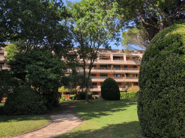 COTE PAVEE GRAND T3 AVEC CAVE TERRASSE ET DOUBLE GARAGE