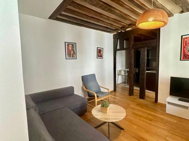 Appartement, trois pièces au coeur du Marais historique
