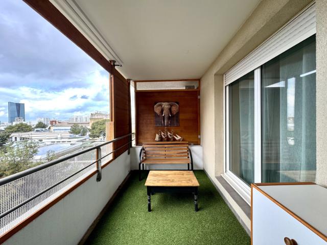 APPARTEMENT TROIS PIECES DE 63M2 CARREZ LUMINEUX TERRASS