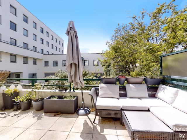 Appartement trois pièces meublé avec terrasse et box à Colombes 66.66 m2