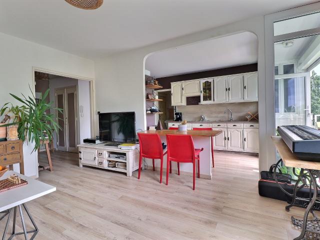 Appartement traversant avec balcon à l'hyper centre de Bruges