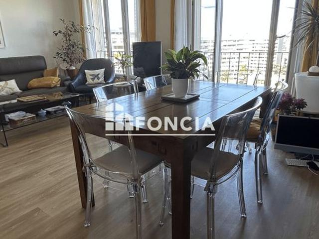 Appartement traversant avec balcon et vue sur Paris