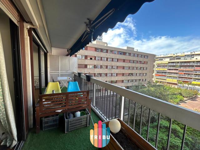 Appartement traversant de 95 m2 avec terrasse et double box Résidence Le Méditerranée, Marseille