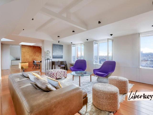 Appartement traversant d'exception de 90 m² sans vis à vis. 89m² Paris 7ème