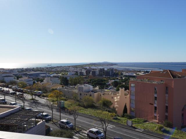 Appartement traversant en dernier étage avec vue mer, lido et ét