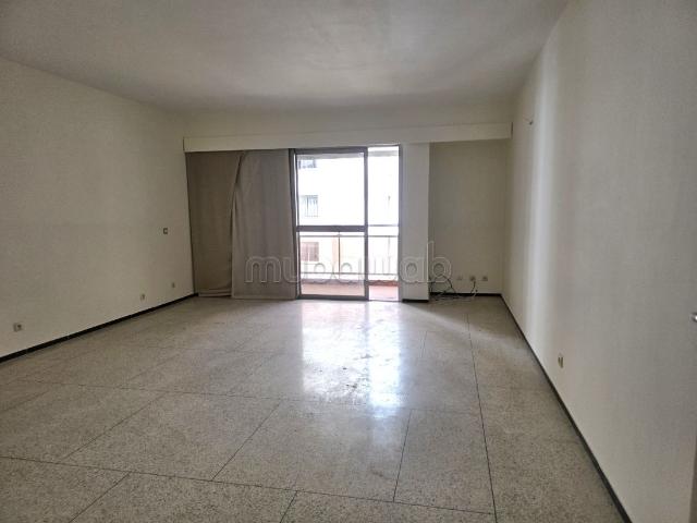 Appartement traversant en résidence fermée