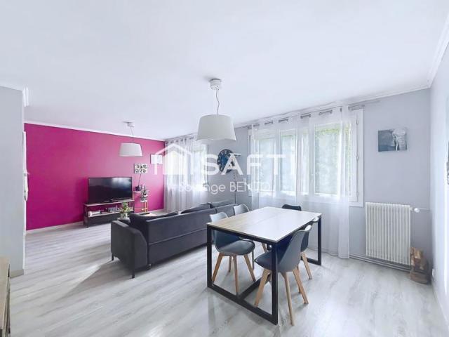 Appartement traversant, lumineux. 2 chambres. Parking