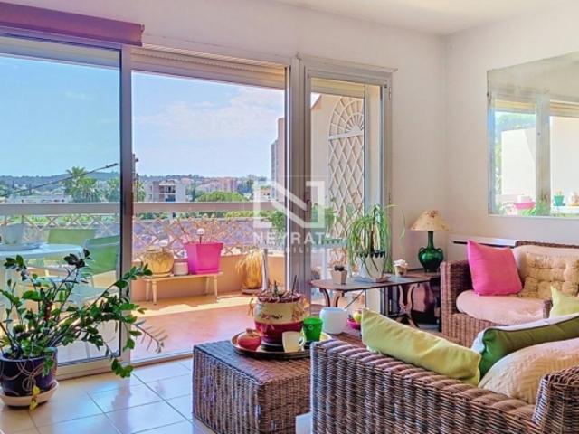 APPARTEMENT TRAVERSANT LUMINEUX 2 CHAMBRES TERRASSE PARKING SOUS SOL
