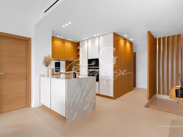 Appartement Traversant Rénové – Élégance et Vue Panoramique. 110m² Cannes