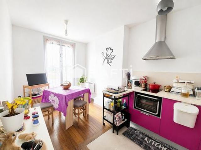 appartement traversant sur cour 3e etage