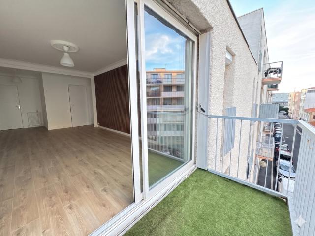 Appartement traversant T4 de 74 m² avec garage 74m² Sète