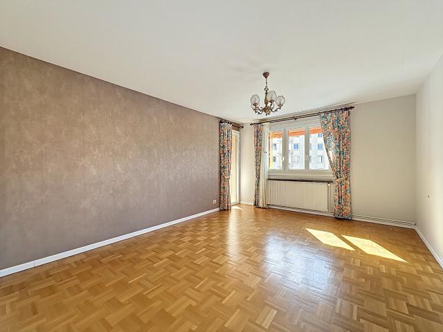 Appartement traversant T4 en dernier étage avec balcon et belle luminosité