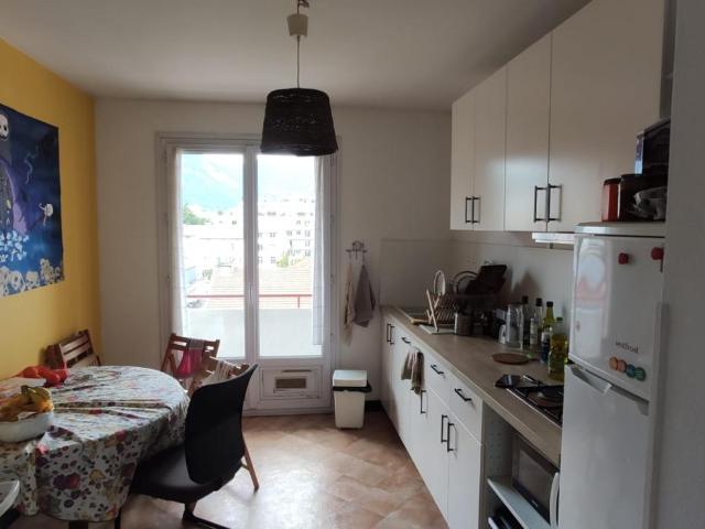 Appartement traversant T2 calme et lumineux