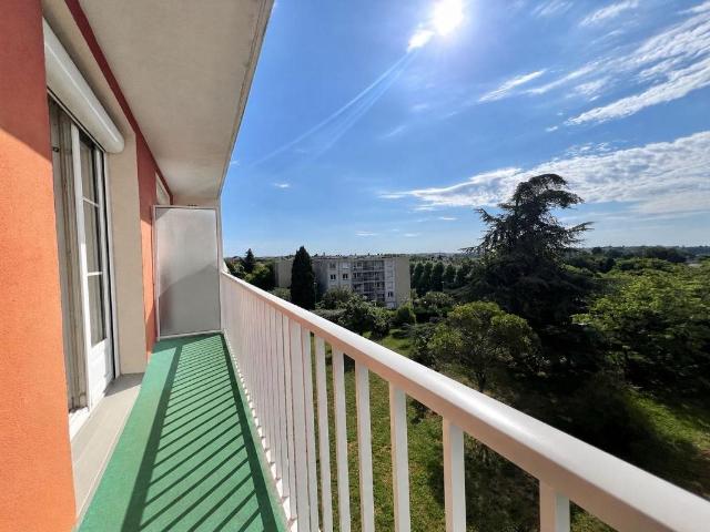 Appartement traversant T3 avec balcon filant, place de stati. 70m² Villeneuve lès Béziers