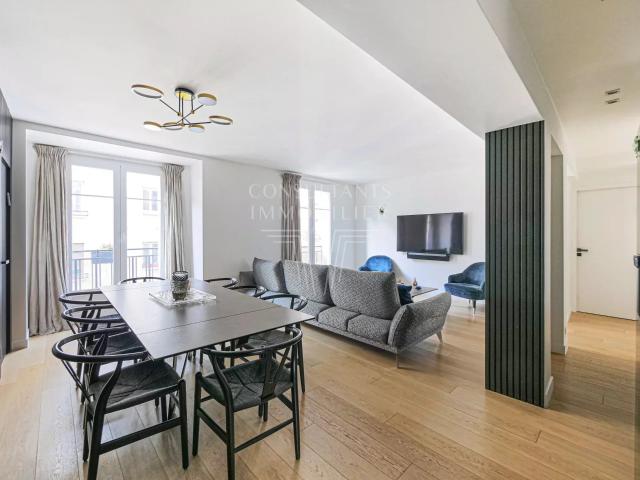 APPARTEMENT TRAVERSANT TROIS CHAMBRESS