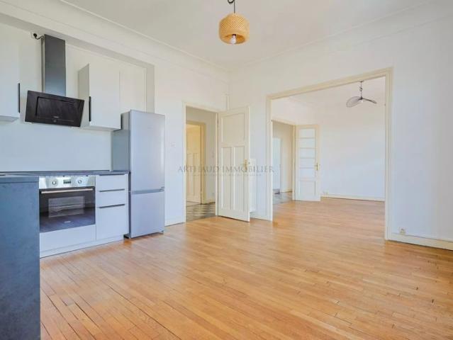 Appartement traversant 106m2
