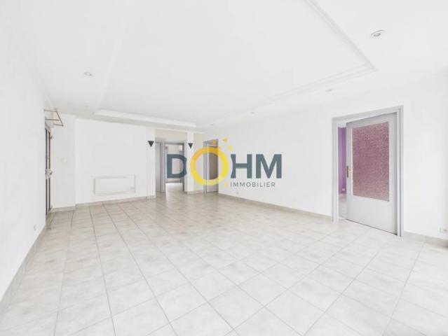 APPARTEMENT TRAVERSANT 110M2,TERRASSE 40M2