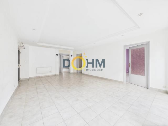APPARTEMENT TRAVERSANT 110M2,TERRASSE 40M2