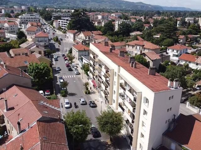Appartement traversant 63 m2 + Balcon