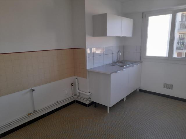 APPARTEMENT TRES BIEN SITUE, COMMERCANTS CLINIQUE