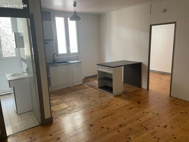 Appartement très bien situé a 2min a pieds de la gare de Bois Colombes, a l’entrée de la rue des Bourguignons a Bois Colombes, coté cour