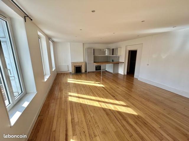 Appartement très lumineux, au coeur du centre ville, 99m2