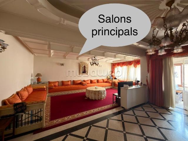Appartement très spacieux de 220 mètres à vendre à Bourkane, 4 chambres. Ascenseur disponible