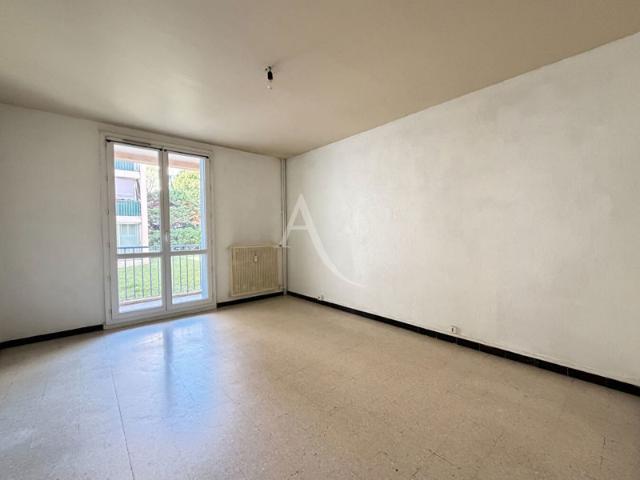 APPARTEMENT TYPE3 AVEC BALCON ET PLACE DE PARKING A DEUX PAS DU CENTRE VILLE EN RDC HAUT