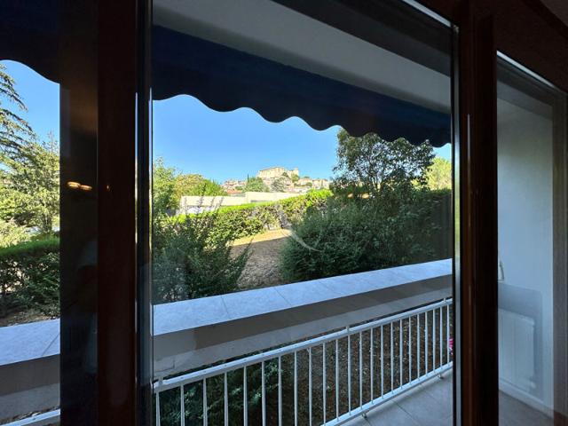APPARTEMENT TYPE2 DE 50.25 m2 VUE CHATEAU BALCON GARAGE ET CAVE GREOUX LES BAINS