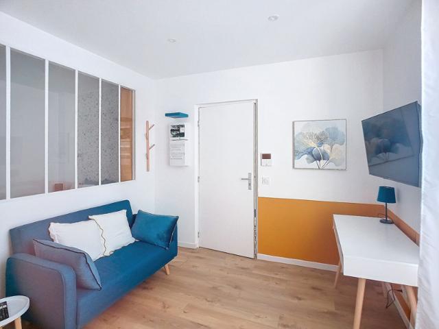 Appartement type F1 MEUBLÉ entièrement RÉNOVÉ Centre ville